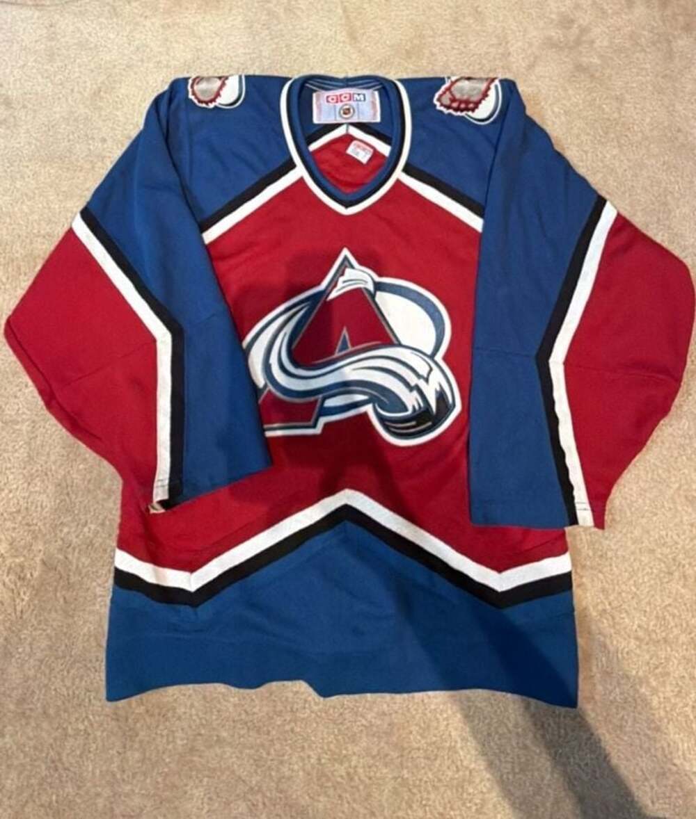 Vintage CCM Colorado Avalanche NHL Hockey Jersey
Size Small (i)